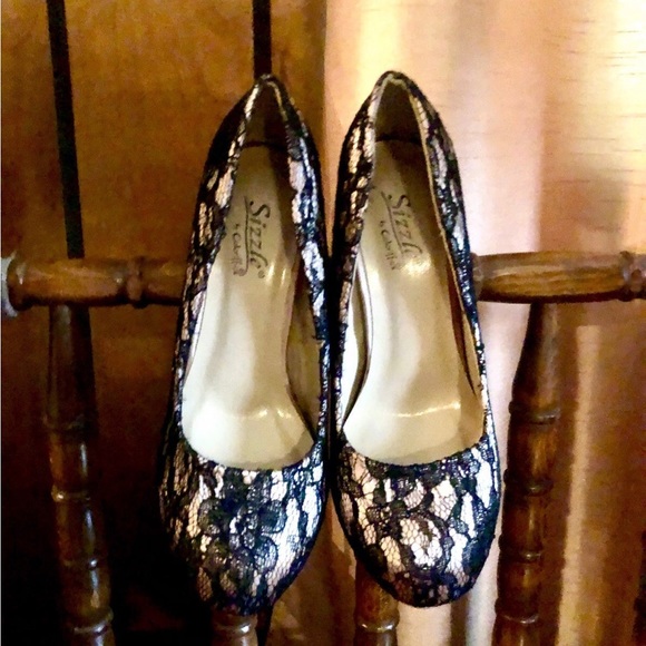 New NIB Coloriffics nude black lace heels size 6.5 - Picture 3 of 8